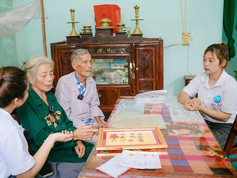 Người chơi poker tập trung tại bàn chơi trực tuyến 23win